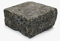 Брусчатка из лабрадорита, края колотые, верх и низ пиленые